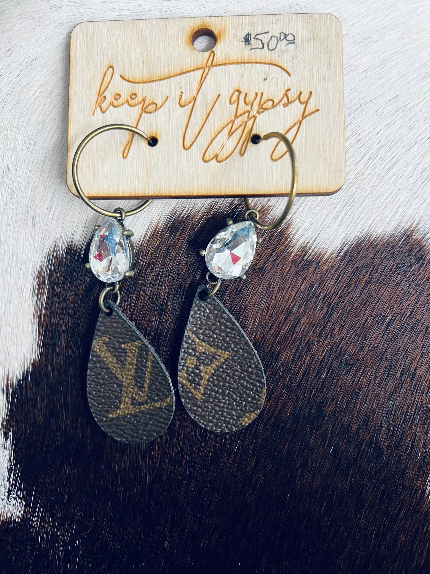 LV diamond teardrop