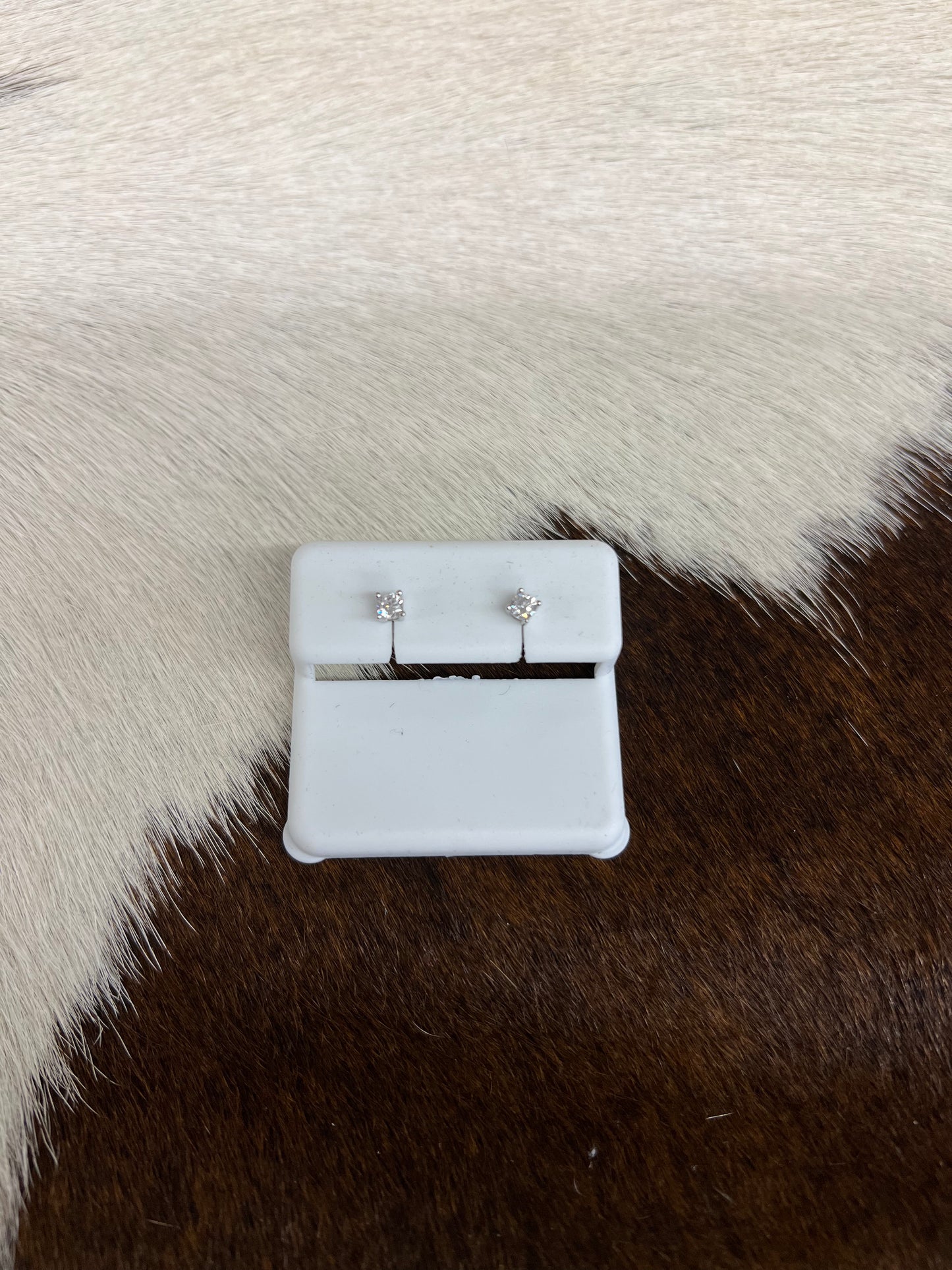 Small square diamonds