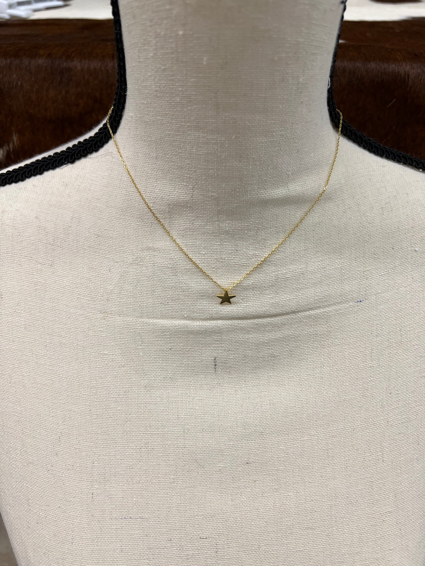 Dainty star necklace