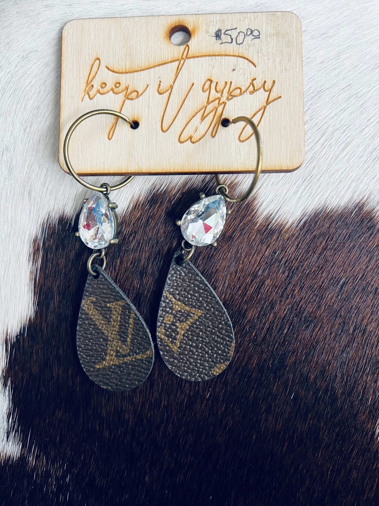 LV diamond teardrop